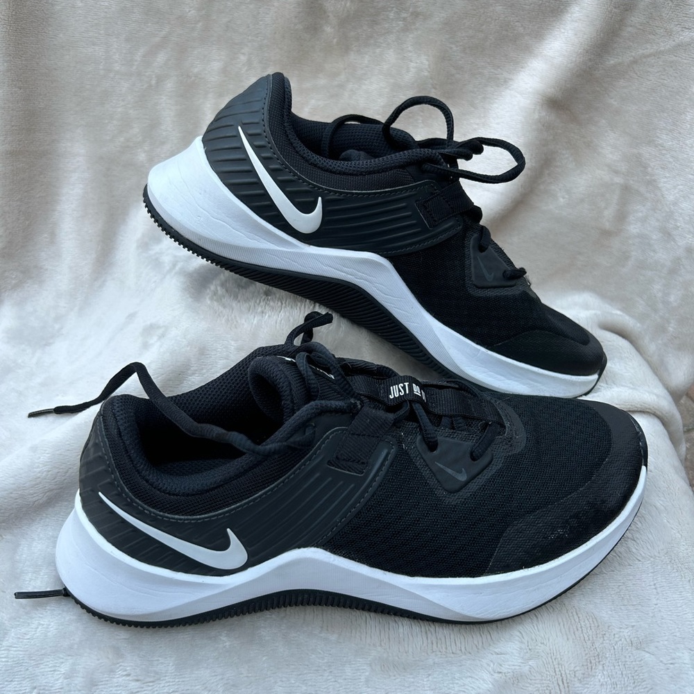 Nike MC Trainer Women`s Shoes